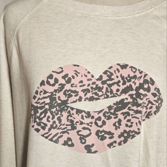 Wildfox Cream Leopard Print Lips Oversized Graphic Sweatshirt - Picture 5 of 6